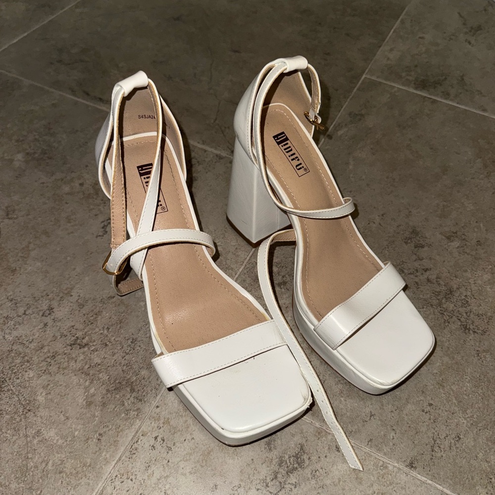 Elegant White Block Heel Sandals Size 7